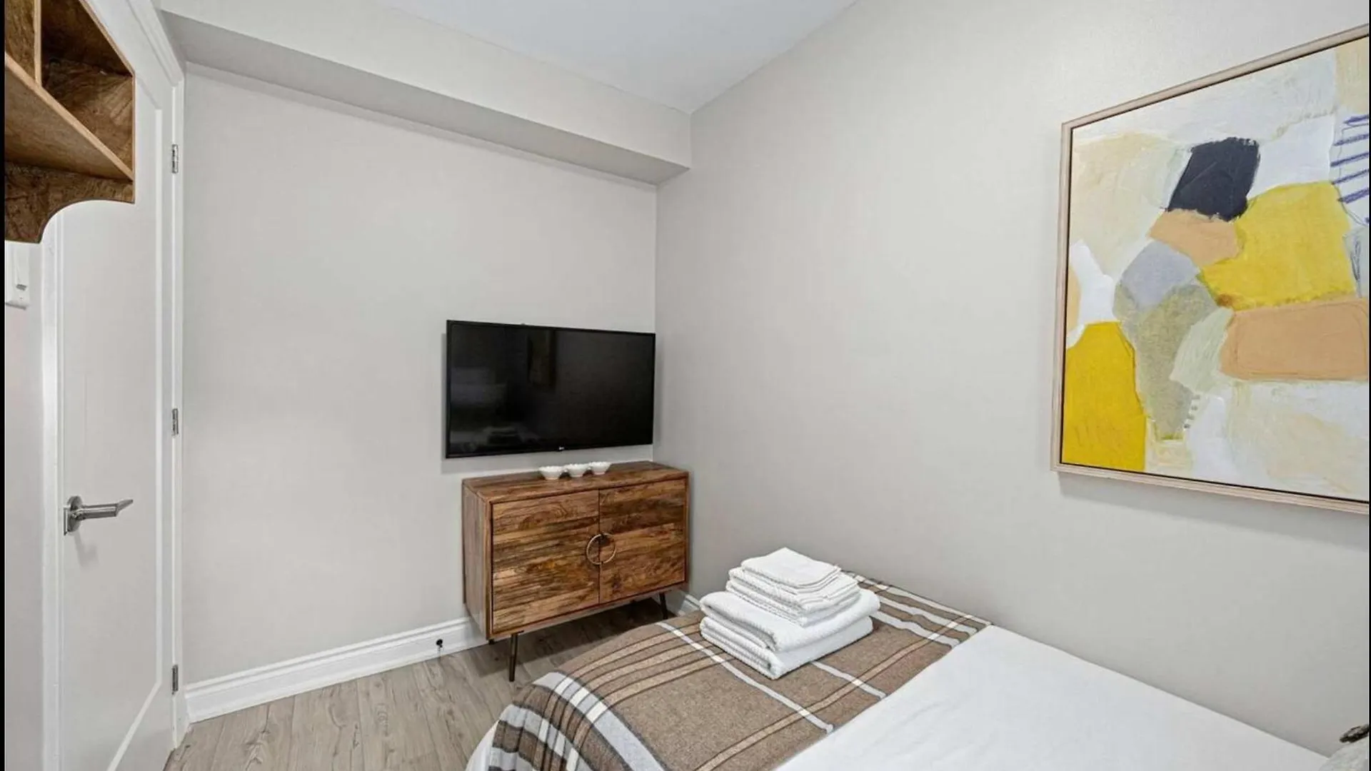 Casa St Clair - Family Suite W Patio Toronto 0*,  Canada